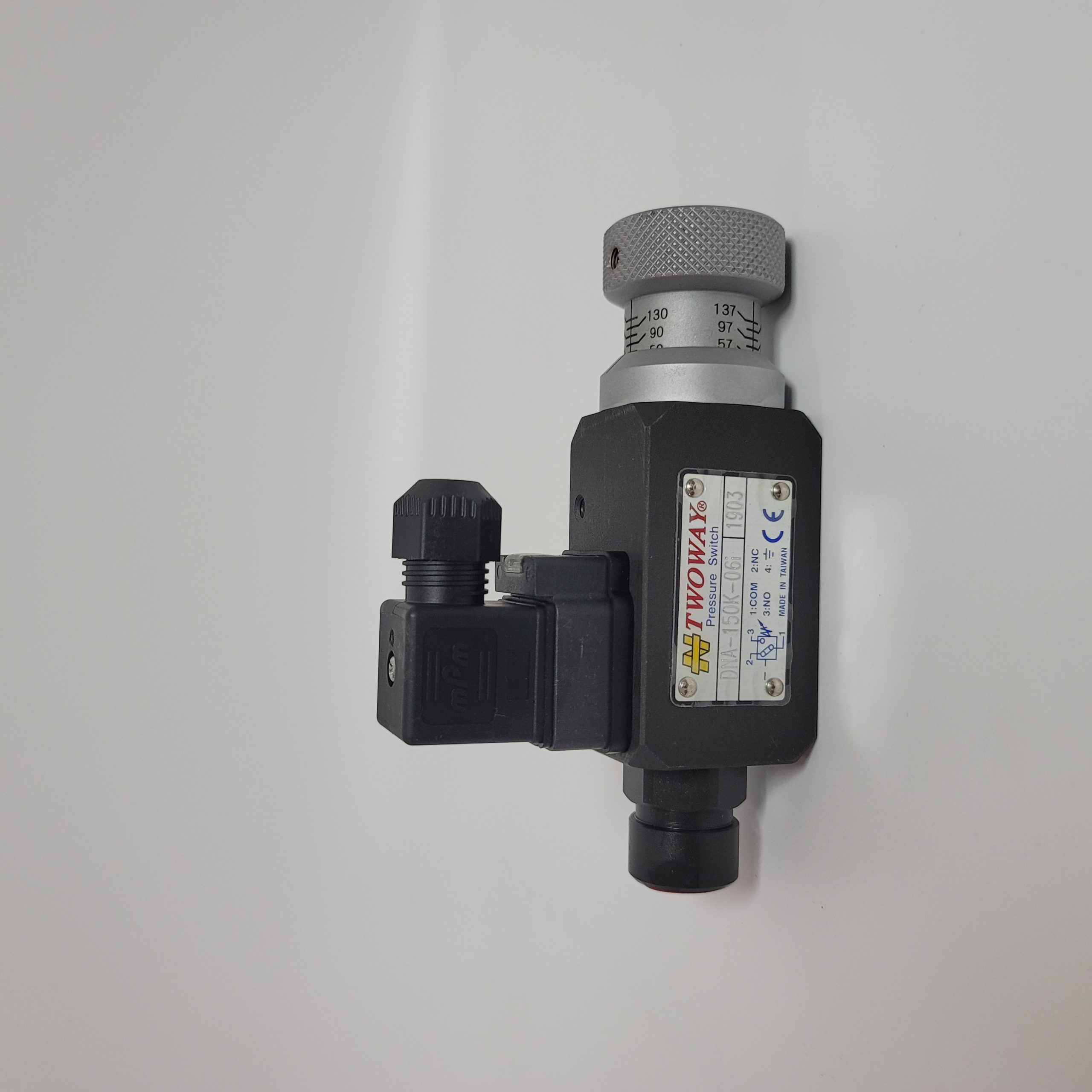 设备效率优化视角下的HYDROMAX手动换向阀应用要点配图