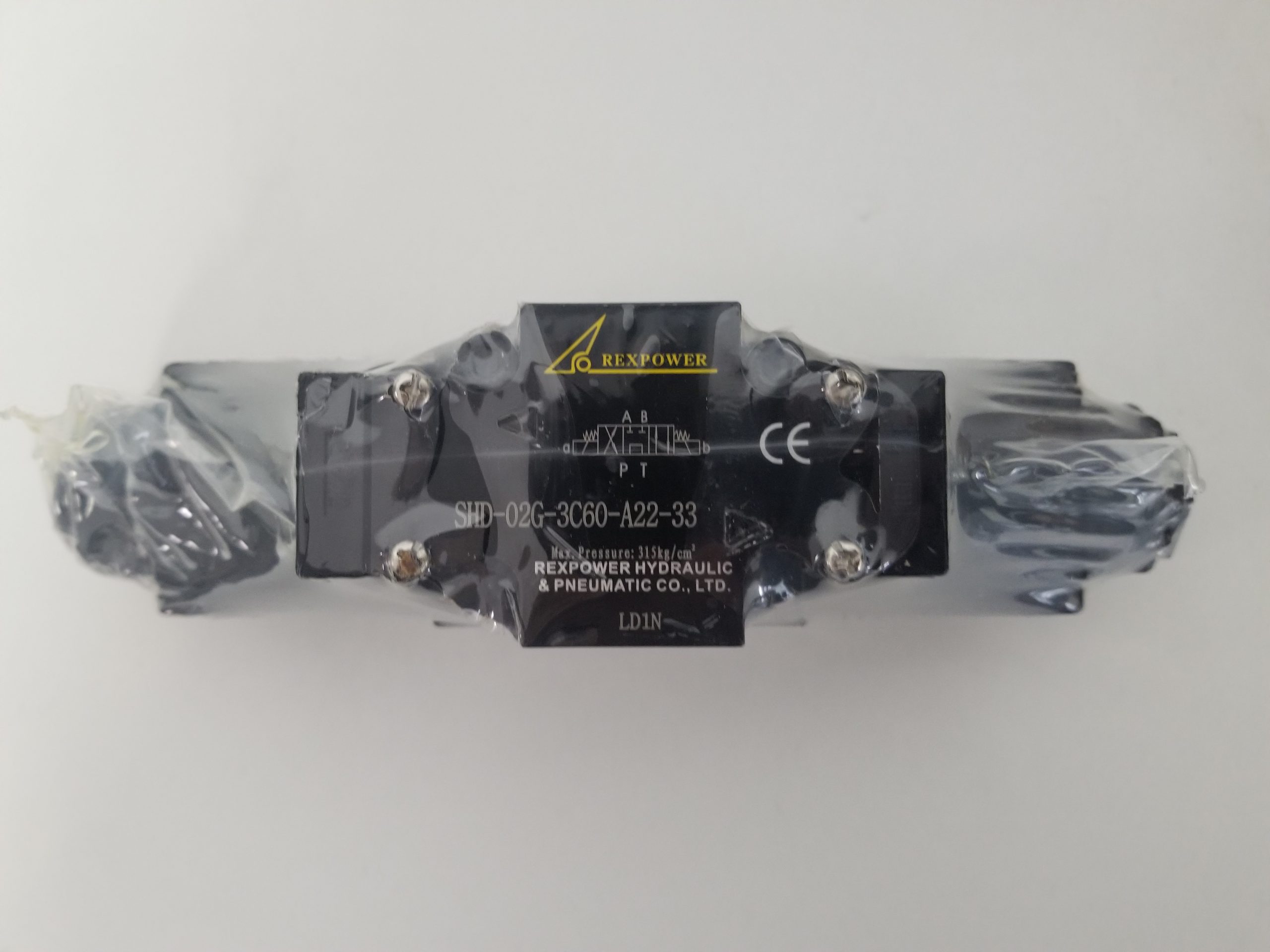 叶片泵如何实现吸压油循环?YUKEN油研叶片泵的工作原理与应用场景配图