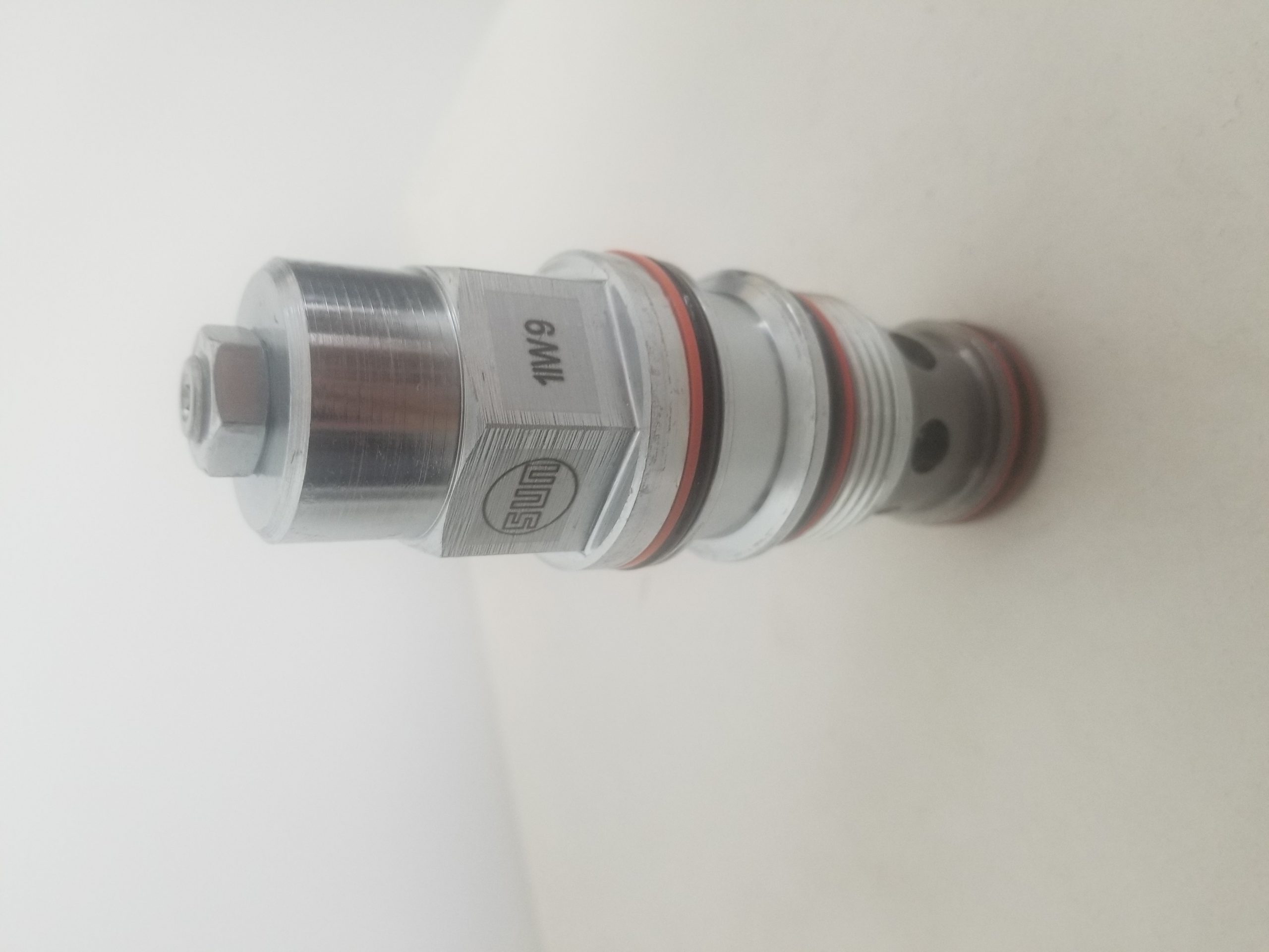 认识TOKYOKEIKI液压螺纹插装阀:结构特点与应用要点配图