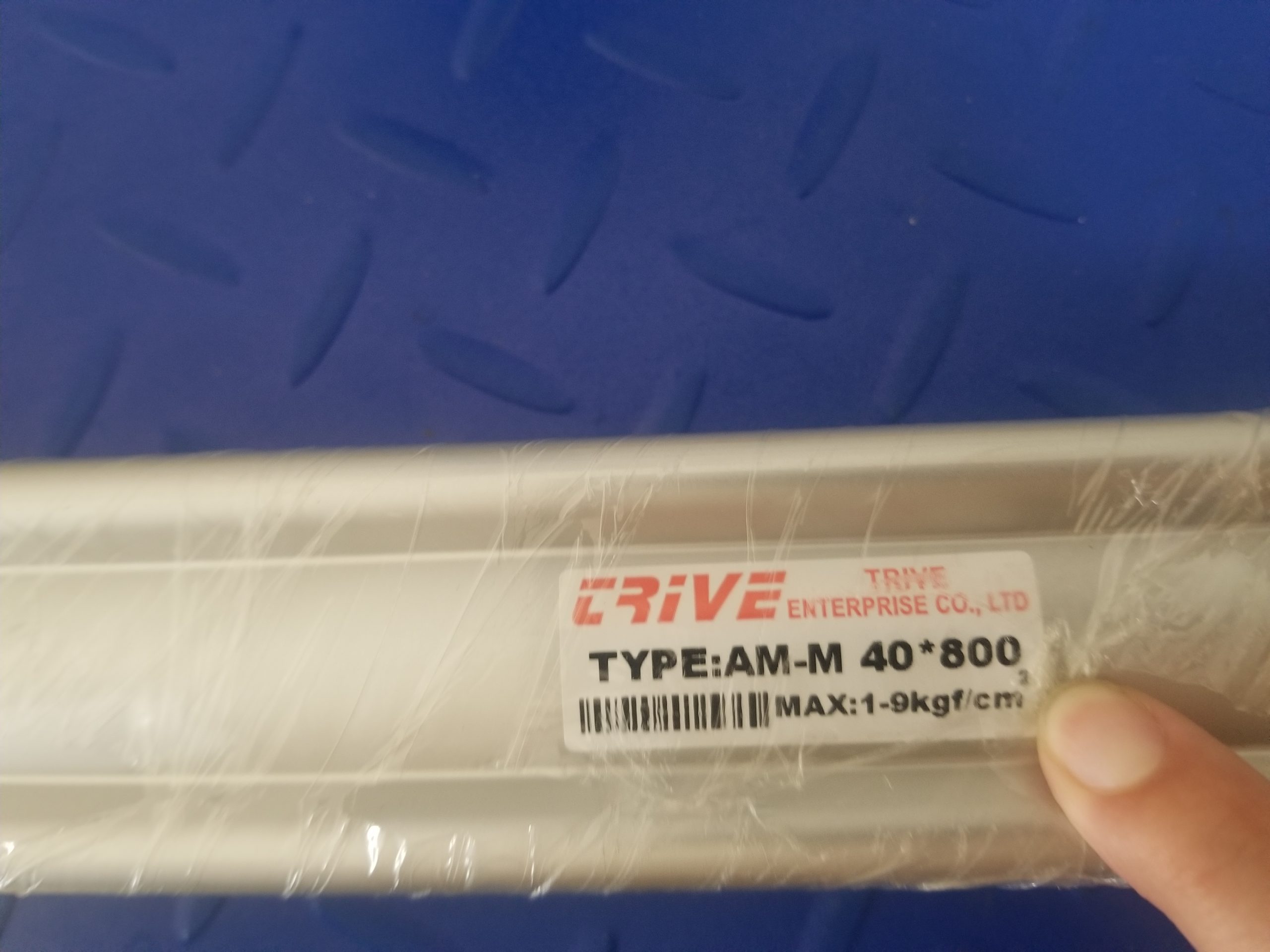 精度、读数与适用工况有何不同?CNI精密压力表对比普通压力表配图