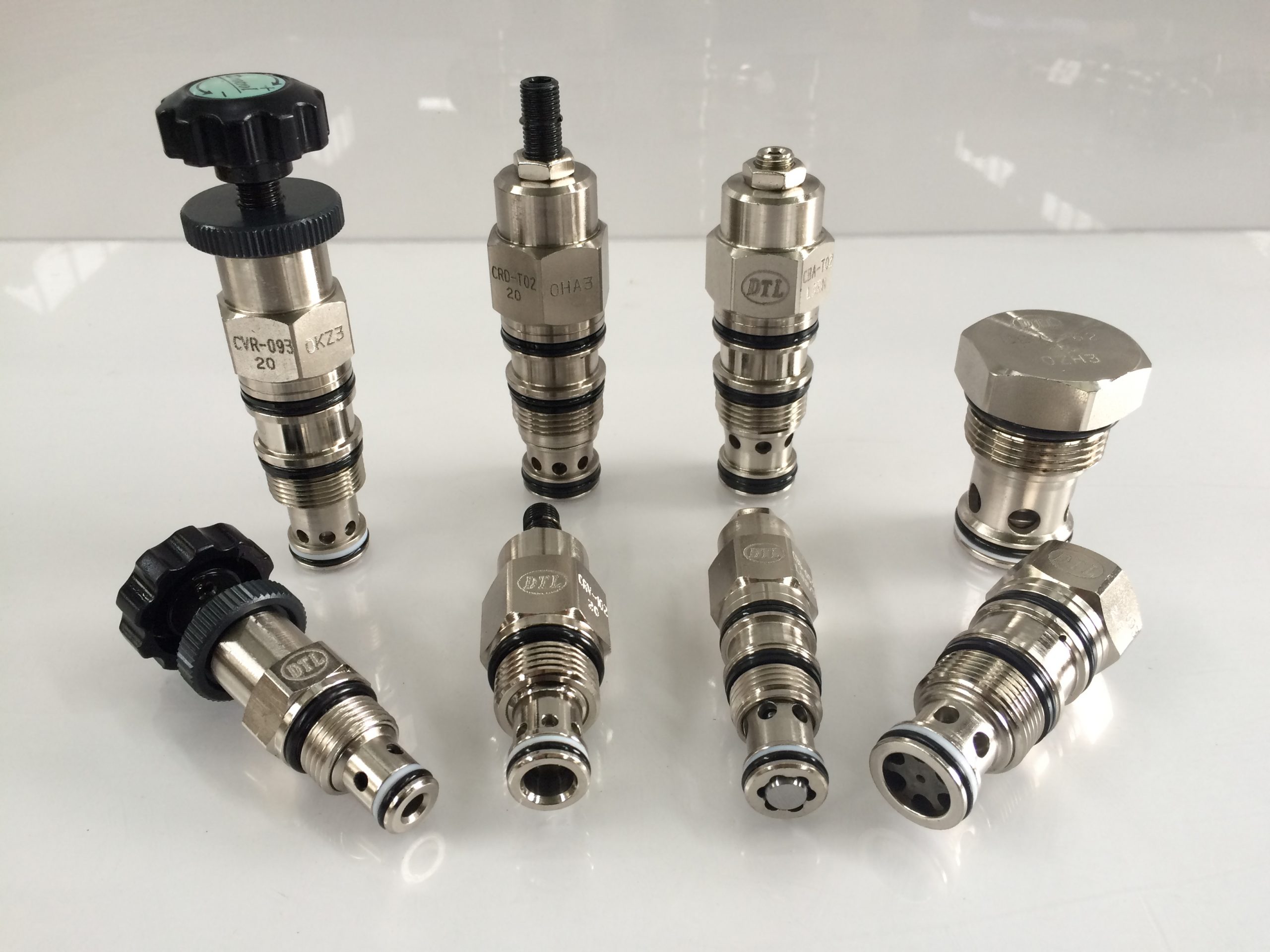识别SMC标准气缸型号时,铭牌信息、缸径行程与安装尺寸缺一不可配图