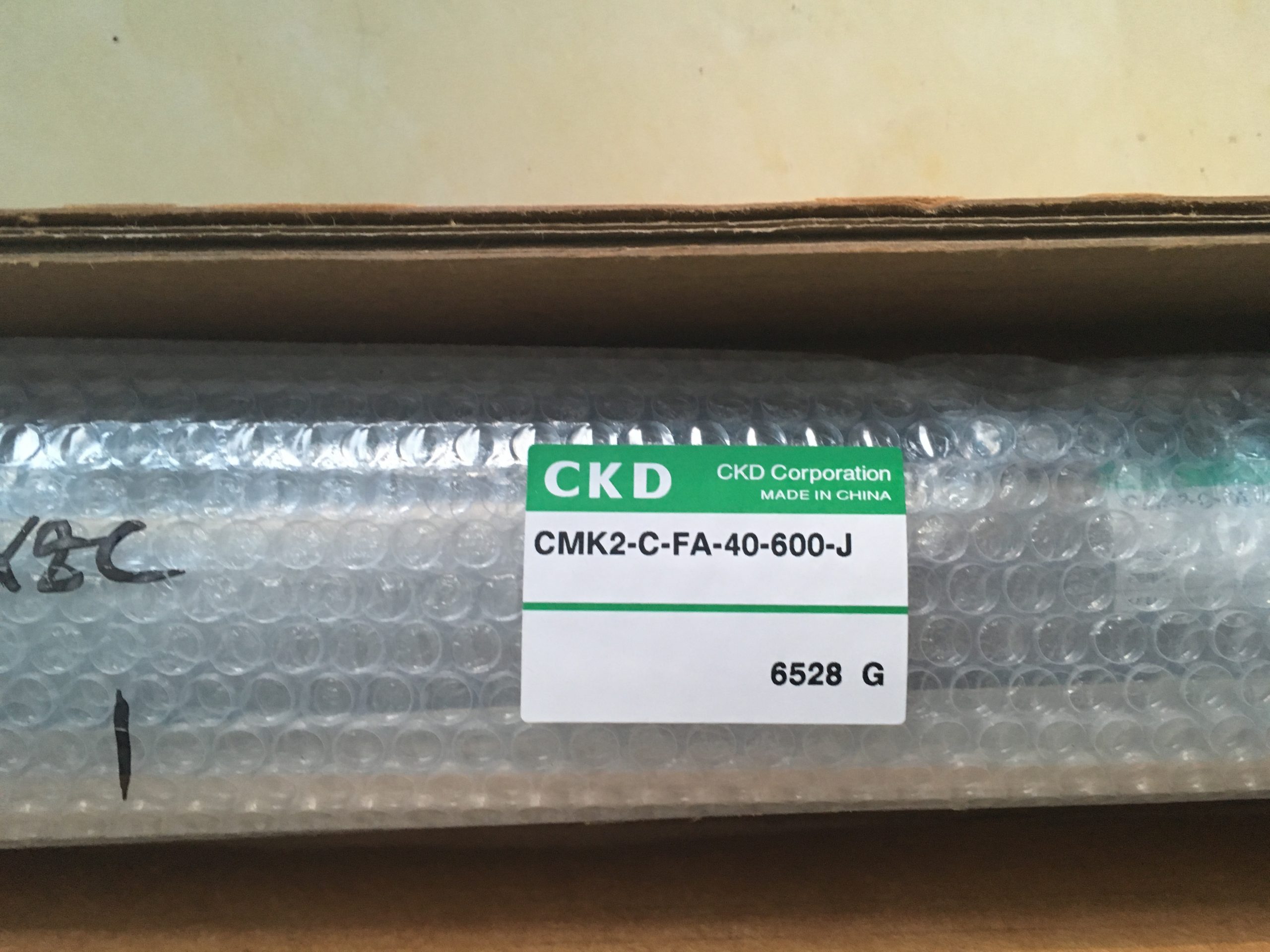 KCC液压油缸密封圈的材料匹配:聚氨酯、丁腈橡胶与氟橡胶的适用差异配图