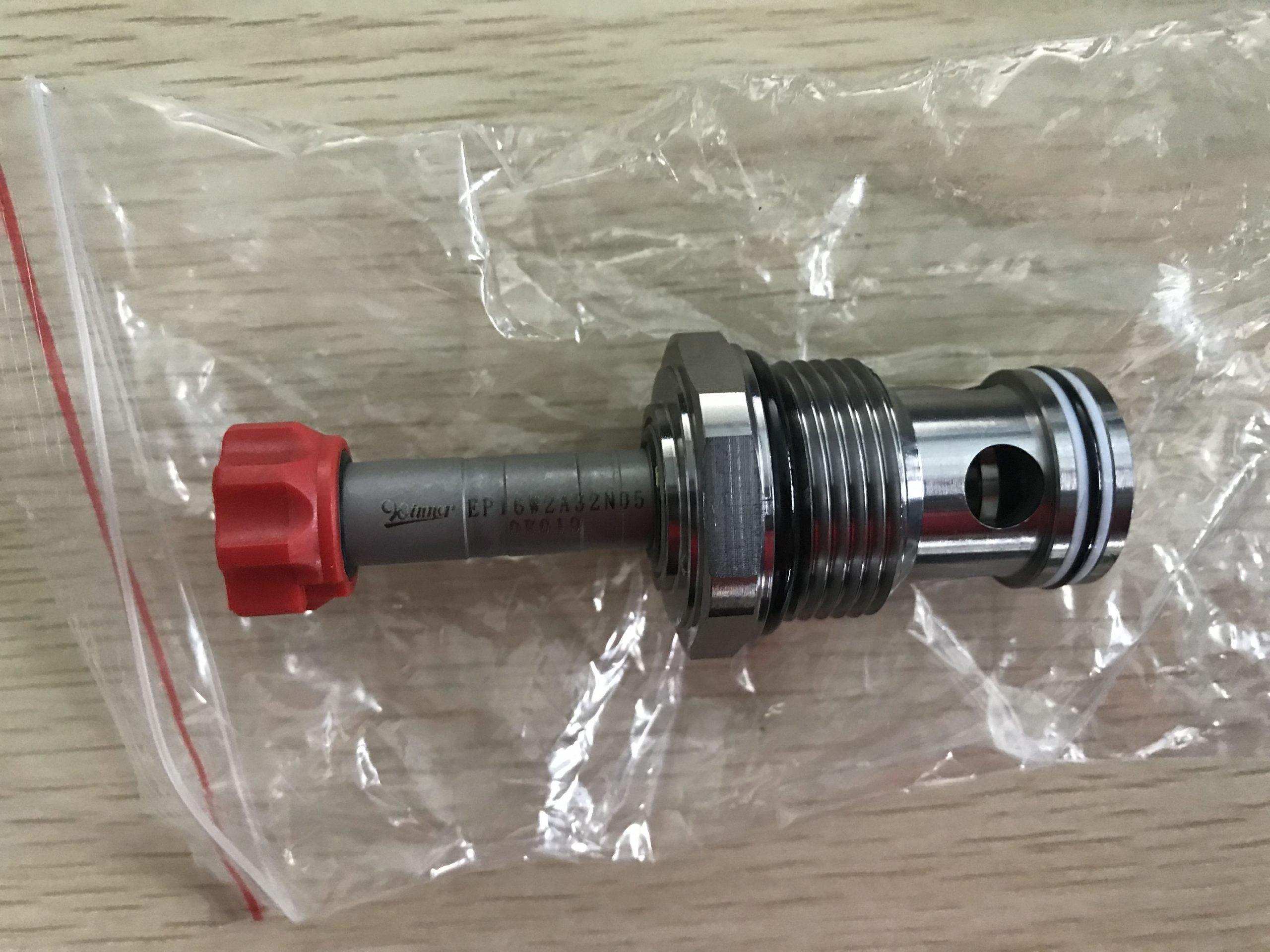 缸径、行程、压力与安装方式:崛内进口油缸选型的四项基础核对配图