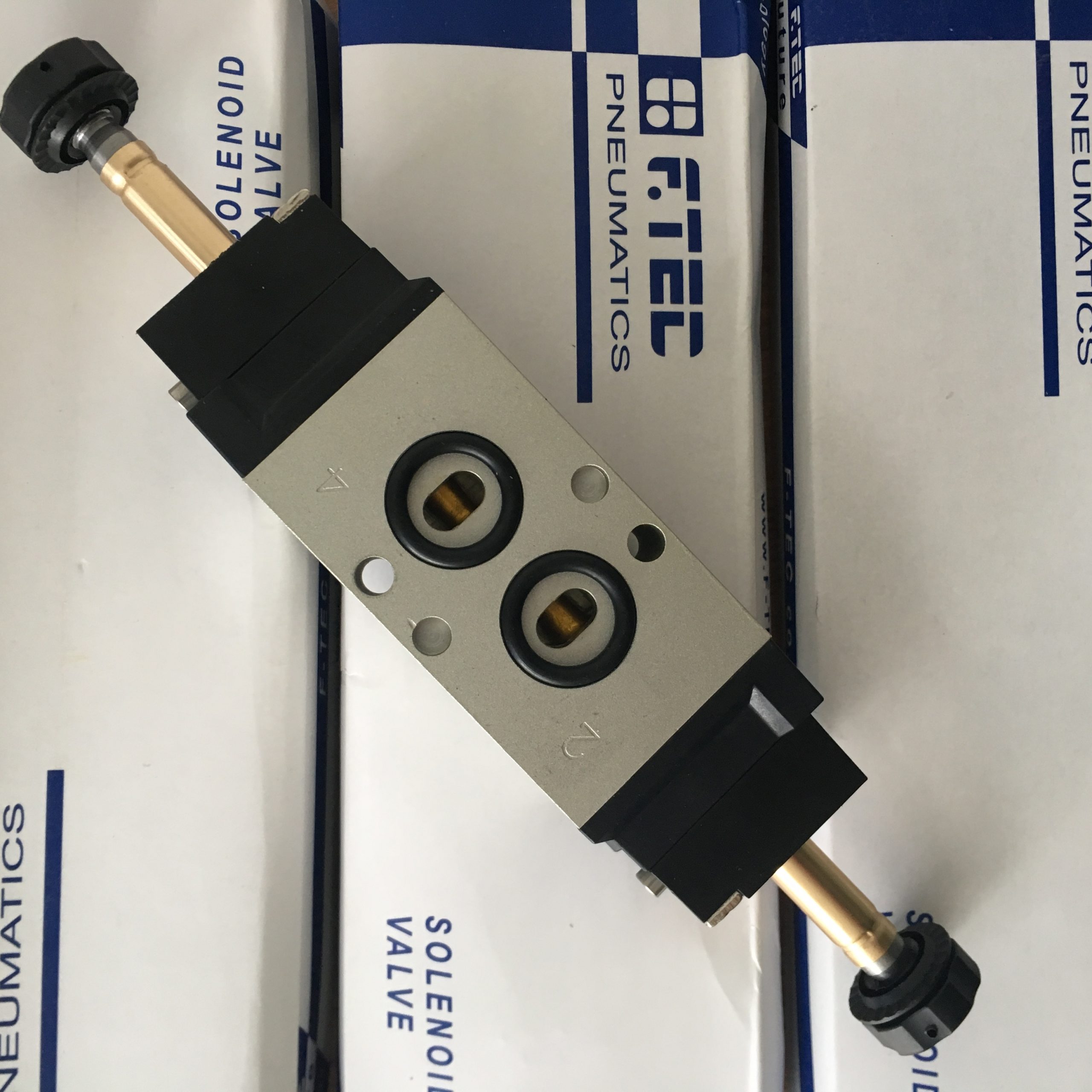 自动化设备气缸配置中,如何协同评估诺冠气缸的负载、节拍与导向结构配图