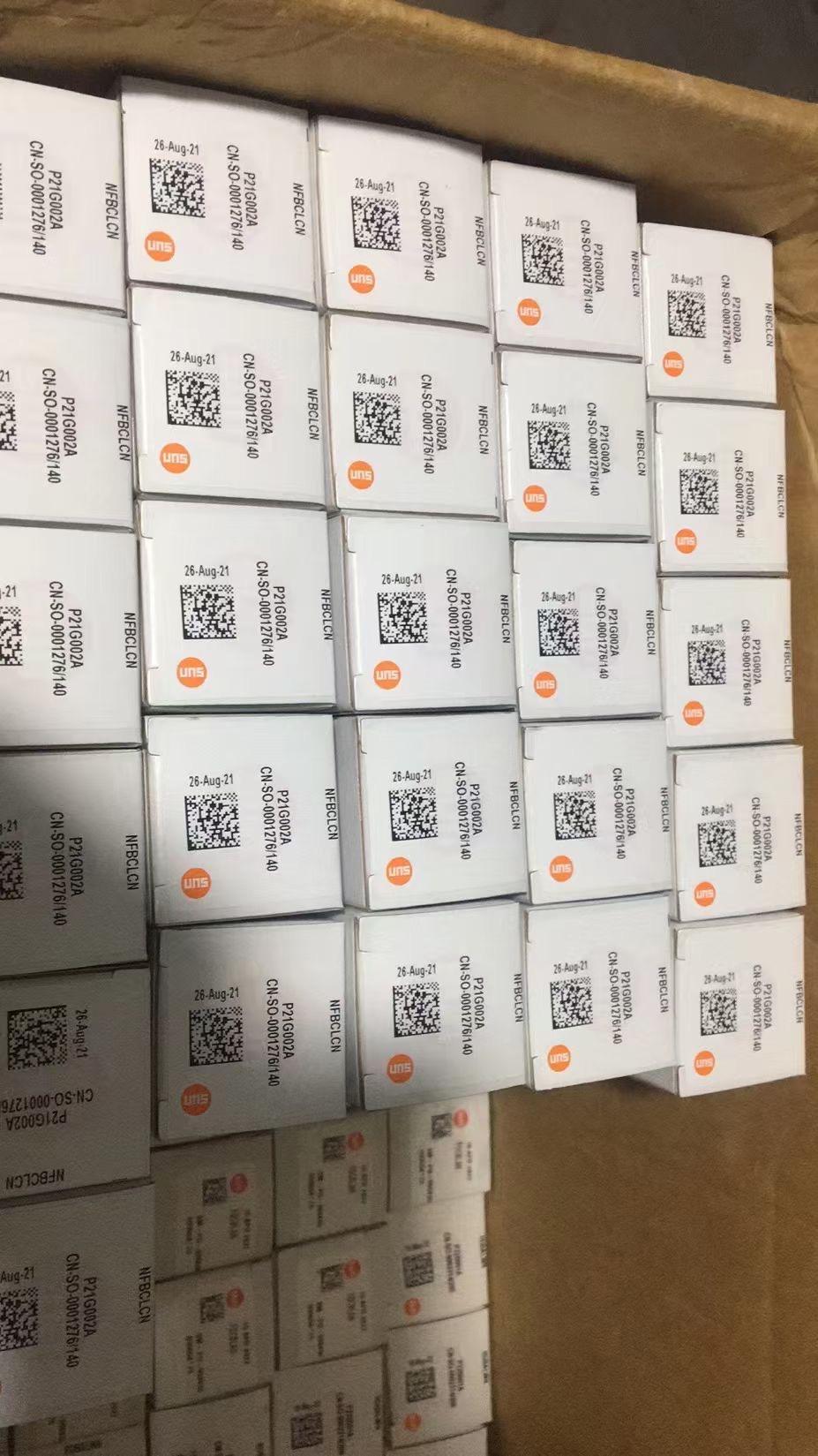 选型前核对通径、阀芯机能与电压参数,选好EATON电磁换向阀4WE10配图